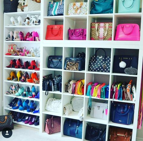 Closet Organization Wardrobe, Clothes Wardrobe, Dressing Room Closet, Dream Closet Design, Closet Shoe Storage, Bed In Closet Ideas, Closet Design Layout, Luxury Room Bedroom, Luxury Closets Design