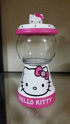 Terra Cotta Pot Gumball Machine, Hello Kitty Gumball Machine, Hello Kitty Diy, Diy Terra Cotta Pots, Diy Hello Kitty, Terra Cotta Pot Crafts Diy, Bubble Gum Machine, Clay Pot Projects, Hello Kitty Baby