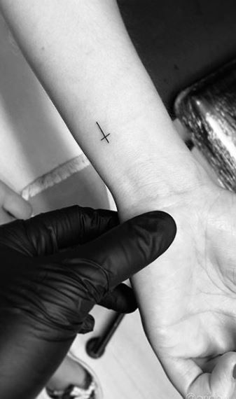 75 Trendy Micro Tattoos - All About Micro Tattoos - Tattoo Me Now Tatoos Small Cross Wrist, Faith Tiny Tattoos, Micro Cross Tattoo, Minimalist Cross Tattoo, Tiny Wrist Tattoos For Women, Cross Tattoo Wrist, Micro Tattoo Ideas, Minimal Christian Tattoo, Tattoo After Care