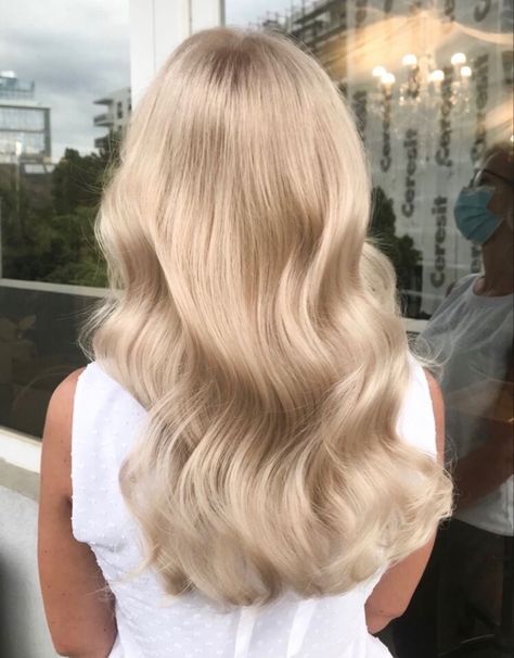 Light Golden Hair Color Blondes, Bleach Toner Blonde Hair, One Color Blonde Hair, Creamy Beige Blonde Hair, Cali Blonde Hair, Vanilla Beige Blonde Hair, Creamy Beige Hair, Light Beige Blonde Hair, Natural Light Blonde Hair