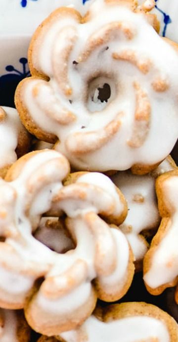 Spritz Cookies With Cream Cheese, Gingerbread Spritz Cookie Recipe, Gingerbread Spritz Cookies, Cookie Press Cookies Recipe, Spritz Cookies Recipes Best, Glazed Gingerbread, Press Cookies, Cookie Press Recipes, Christmas Spritz Cookies