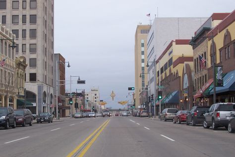 College Avenue Historic District, Appleton, WI (Note Avenue of the Angels Christmas decorations) Appleton Wisconsin, Community Park, Facts For Kids, River Valley, Native American History, Best Beer, Historic Homes, Spears, Places Ive Been