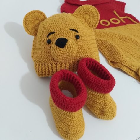 Amariillo tejido disfraz Pooh Bebe, Winnie Poo, Winnie The Pooh Costume, Baby Ads, Disney Crochet Patterns, Baby First Birthday Cake, Crochet Baby Hat Patterns, Baby Cross Stitch Patterns, Baby Hat Patterns