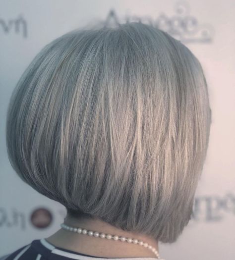 Gray Layered Inverted Bob Hairstyle Gray Hair Styles, Gray Balayage, Short White Hair, Inverted Bob Hairstyles, Gorgeous Gray Hair, Woman Hairstyles, Styles Hairstyles, Beautiful Gray Hair, Short Grey Hair