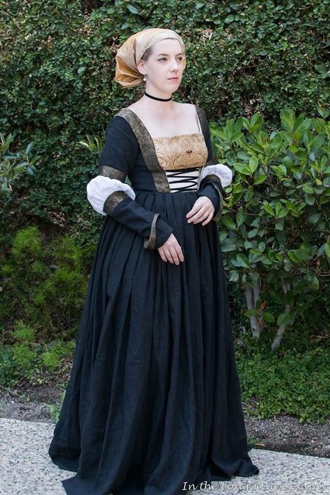 German Princess, German Traditional Clothing, 16th Century Fashion, German Outfit, German Dress, Medieval Clothes, German Fashion, Gown Inspiration, Medieval Dress