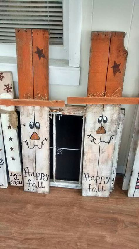 Crafts With Wooden Pallets, Scrap Wood Fall Projects, Fall Signs Wooden Diy Porch, Diy Wood Fall Decorations, Wood Crafts Halloween, Fall Pallet Projects, Wooden Fall Crafts, Painted Pallets For Outside Fall, Wooden Haloween Decoracion