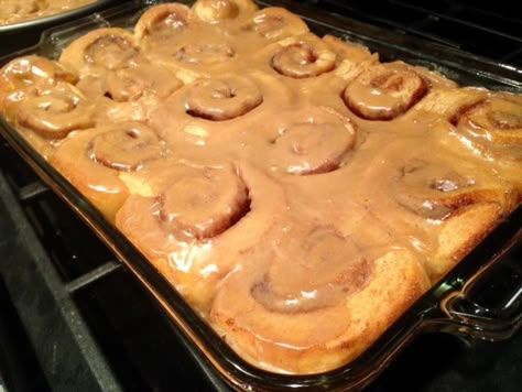 Pioneer Woman's Cinnamon Rolls with Maple Frosting Carmel Rolls Homemade Pioneer Woman, Pioneer Woman Cinnamon Rolls Recipe, Connamon Rolls, Carmel Recipe, Rhodes Cinnamon Rolls, Pioneer Woman Cinnamon Rolls, Cinnamon Roll Glaze, Cinnamon Roll Frosting, Quick Cinnamon Rolls