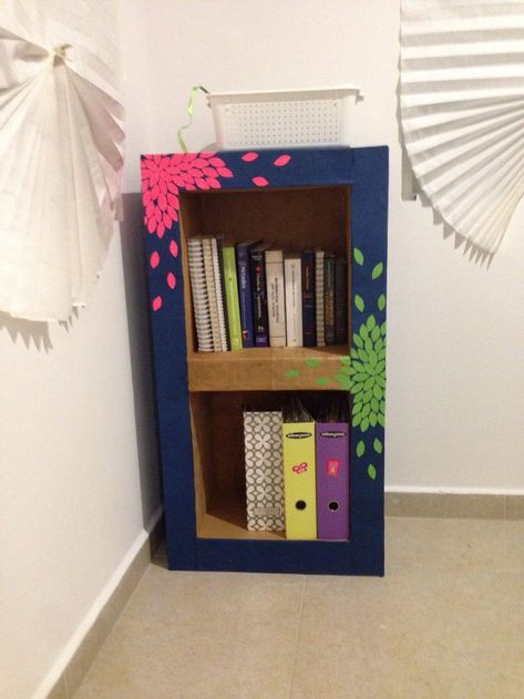 Diy Book Shelf Cardboard, Diy Library Room, Diy Box Organizer, How To Make Bookshelves, Cardboard Book, Handmade Bookshelves, Bookshelf Small, Buku Diy, Diy Summer Crafts