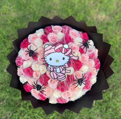 #ramos#ramo#bouquets#bouquet#ramobuchon#bouquet offlowers#hellokittybouquet#hellokittyramo#hellokitty#he Ilokittylover#mummyhellokitty#mummybouquet#mummy# spookyseason#spookybouquet#nails#hellokittynails#spoo kynails#pinkbouquet#explorepage#explore#spookyramo# hellokittycore#sanrio#sanriocore#spooky#cute#pinkroses #pink#spiderbouquet Spooky Hello Kitty, Hello Kitty Bouquet, Ribbon Rose Bouquets, Roses Bouquet Gift, Ribbon Flowers Bouquet, Hello Kitty Videos, Money Bouquet, Flower Bouquet Diy, Diy Birthday Gifts For Friends