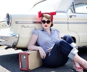 Moda Pin Up, Mode Rockabilly, Pin Up Car, Pinup Photoshoot, Arte Pin Up, Pin Up Vintage, Pin Up Girl Vintage, Rockabilly Girl, Pin Up Photos