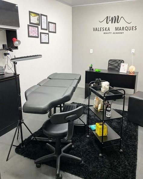 Eyebrow Studio Ideas, Piercer Job, Studio Lash Designer, Lash Room Ideas Small Spaces, Eyebrow Studio, Room Ideas Small Spaces, Studio Lashes, Studio Lash, Lash Decor