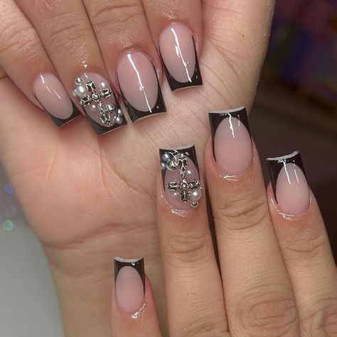 simple summer nail trends 2023 classy design art shape birthday nail inspo inspiration Birthday Nail, Pink Ombre Nails, Classy Design, Trends 2023, Summer Nail, Pink Ombre, Ombre Nails, Nail Trends, Trendy Nails