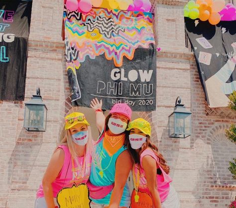 Glow Spirit Day, Neon Sorority Theme, Neon Bid Day, Bidday Themes, Glow Party Outfit, Rush Themes, Sorority Themes, Sorority Bid Day, Bid Day Themes