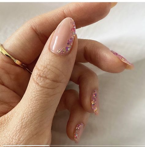 Pearl Sparkle Nails, Cute Nails With Gems, Subtle Sparkle Nails, January 2025 Nails, January Nails Ideas Gel, Fresh Nail Ideas, Glitter Nails Ideas, January Nail Ideas, January Nails Ideas