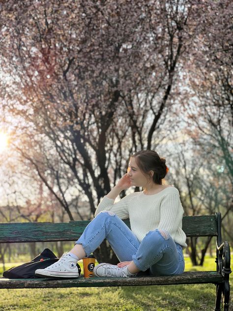 Bench Poses Photography, Single Person Poses, Bench Poses, Photoshoot Park, Bench Photography, Thinking Photos, Casual Poses, Invisible String, Fun Family Photos