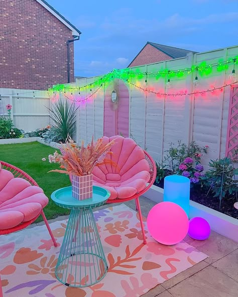 Bright Patio Furniture, Pink Balcony Decor, Nightclub Ideas, Nhs Nurse, Backyard Vibes, Furniture Remodel, My First Home, Colorful Patio, Decoration Restaurant