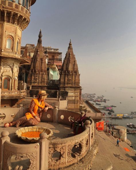 Banaras Photoshoot, Varanasi Ghat, Kabir Quotes, India Street, City Life Photography, India Travel Places, Indian Temple Architecture, Ancient Indian Architecture, Amazing India