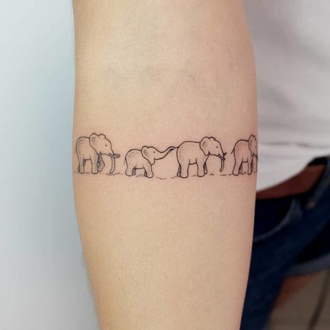 Elephant Family Tattoo, Tiny Elephant Tattoo, Elephant Tattoo Design, Inspiration Tattoos, Small Tattoos Simple, Female Tattoo Artists, Initial Tattoo, Elephant Tattoo, Elephant Tattoos