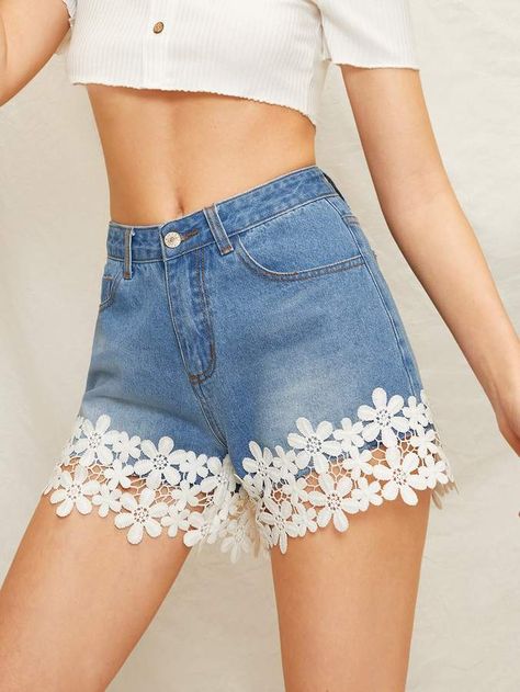 Lace Shorts Outfit, Jean Shorts Outfit, Denim Shorts With Lace, Lace Jean Shorts, Lace Jeans, Shorts With Lace, Blue Jeans Crafts, Denim Outfits, Casual Skirt Outfits