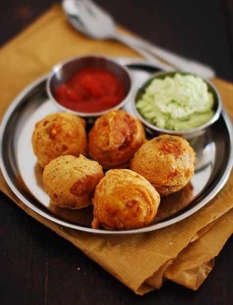 Aloo Bonda Potato – 3 medium, boiled and mashed (refer notes) Onion – 1 small, chopped finely Green chilli – 2, chopped finely Urad dal (uzhunnu parippu) – ½ tbsp Mustard seeds – ¼ tsp Turmeric powder – ¼ tsp Lemon juice – 1-2 tsp Curry leaves For coating Besan (gram flour) – ¾ cup Rice flour – 1.5 tbsp Chilli powder – 1 tsp Asafetida (kayam) – ½ tsp Hot oil – 1 tbsp Bicarbonate of soda – ½ tsp Salt Oil – I used sunflower oil Kerala Cooking, Potato Dumpling Recipe, Bonda Recipe, Aloo Bonda, Fried Balls, Veg Appetizers, Spiced Potatoes, Savoury Snacks, Fried Potato