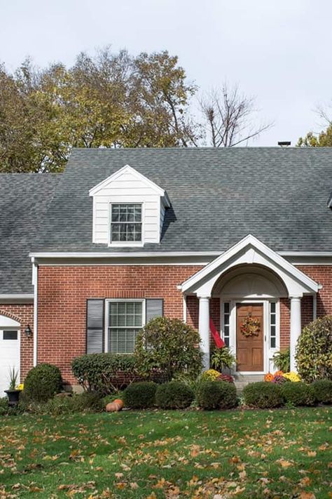 Red brick houses have a timeless appeal, and the right paint color can highlight their traditional beauty or give them a contemporary edge. We've curated a list of 11 paint colors that offer the perfect complement to red brick's rustic charm. From calming neutrals to vibrant shades, these colors will help you achieve a cohesive and inviting exterior. Paint That Goes With Red Brick, Colonial House Front Porch, Red Brick House Exterior Colors Schemes, Red Brick House Exterior Colors, Shutters Brick House, Brick House Exterior Colors Schemes, Brick Colonial House, Entry Door Colors, Red Brick House Exterior