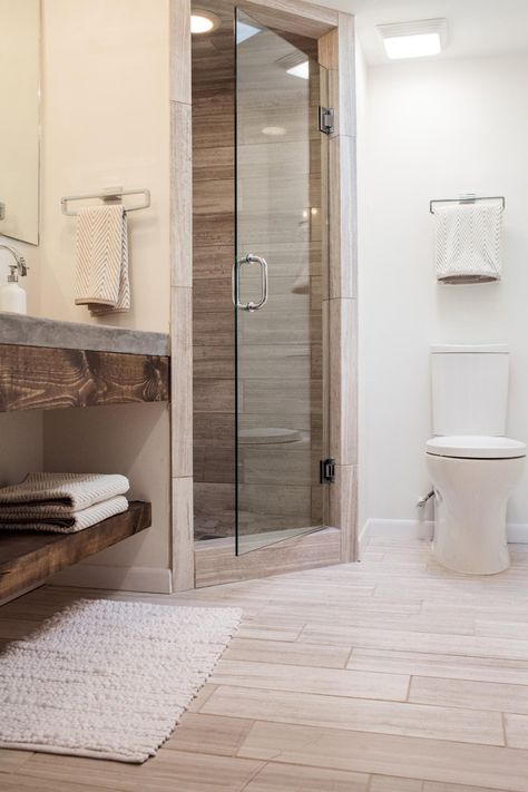 Fixer Upper's Best Bathroom Flips | HGTV's Fixer Upper With Chip and Joanna Gaines | HGTV Period Aesthetic, Makeover Kamar Mandi, Fixer Upper Bathroom, Desain Pantry, Bathroom Shower Tile, Basement Bathroom, Corner Shower, Shower Remodel, Shower Door