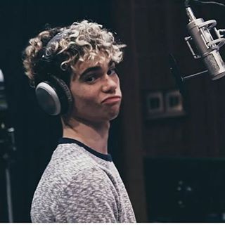 Cameron Boyce Cute, Cameron Boys, Disney Channel Stars, Cameron Boyce, Disney Descendants, Disney Stars, Dove Cameron, Rest In Peace, Descendants