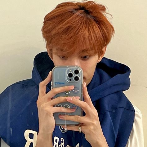 Dk Mirror Selfie, Seventeen Dk, Seventeen Aesthetic, Boys Don't Cry, Pledis Entertainment, Red Hair, Aesthetic Pictures, Seventeen, Boy Groups