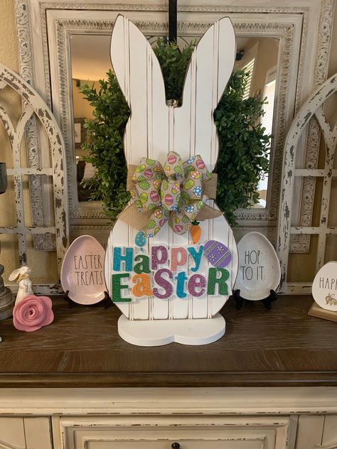 Easter Porch, Farmhouse Shiplap, Topiary Diy, Wood Bunny, Shiplap Wood, Fence Wood, Easter Board, Easter Wood Crafts, Stained Doors