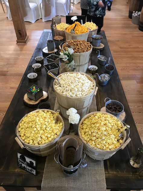 Popcorn bar for rustic bridal shower! Wedding Trail Mix Bar, Wedding Snacks, Graduation Party High, Popcorn Bar, Candy Floss, Chex Mix, Bridal Shower Rustic, Trail Mix, Quince