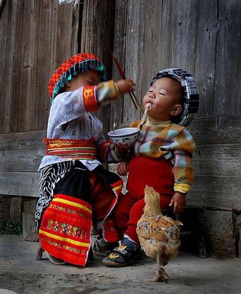 Children of Ha Giang Province, Vietnam. A Well Traveled Woman, Kids Around The World, Jolie Photo, People Of The World, World Cultures, 영감을 주는 캐릭터, 인물 사진, Mongolia, Little People