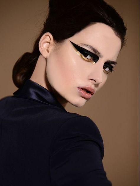 Grafik Eyeliner, Extreme Make-up, Editorial Make-up, Fashion Editorial Makeup, Fantasy Make-up, Drag Make-up, High Fashion Makeup, Makeup List, Avant Garde Makeup