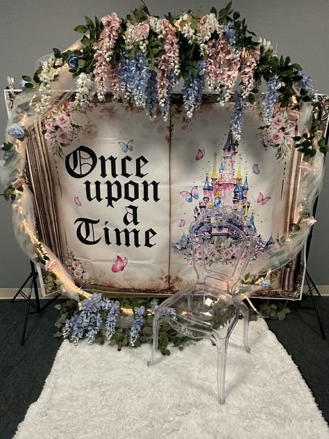 Princess Cinderella backdrop idea Cinderella Quinceanera Main Table, Elegant Cinderella Party, Cinderella Quince Centerpieces, Disney Theme Quinceanera, Princess Debut Theme, Cinderella Quince Decorations, Cinderella Prom Theme, Once Upon A Time Decorations, Disney Princess Sweet 16