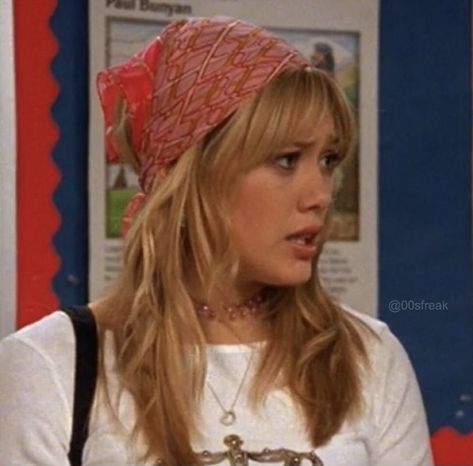 Hairstyles Early 2000s, Lizzie Mcguire Hair, Lizzie Mcguire Aesthetic, Hairstyles 2000s, Early 2000s Hair, Early 2000s Hairstyles, 2000s Hair, 2000s Hairstyles, Hairstyles Bangs