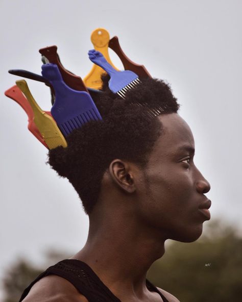 Afro Comb, Danny Ocean, Creative Fashion Photography, Vintage Black Glamour, Black Photography, Afrocentric Art, Photographie Inspo, Fashion Photography Inspiration, Photoshoot Concept