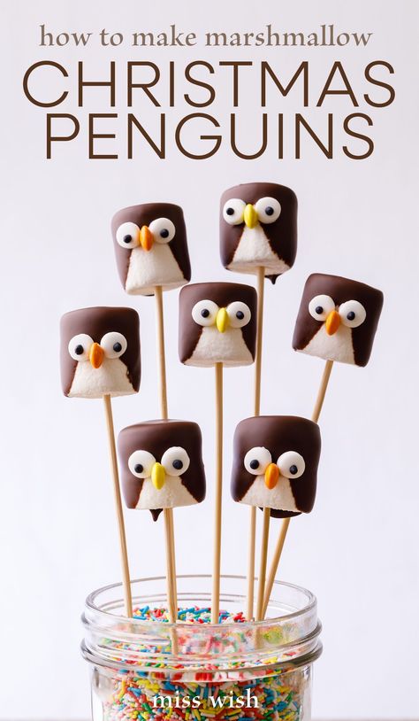 Here's how to make the cutest marshmallow penguins. An adorable christmas dessert for kids and adults. Penguin Punch, Marshmallow Penguins, Penguin Party Ideas, Penguin Party Food, Penguin Food Ideas, Penguin Treats, Penguin Theme Party Food, Penguin Desserts, Penguin Food