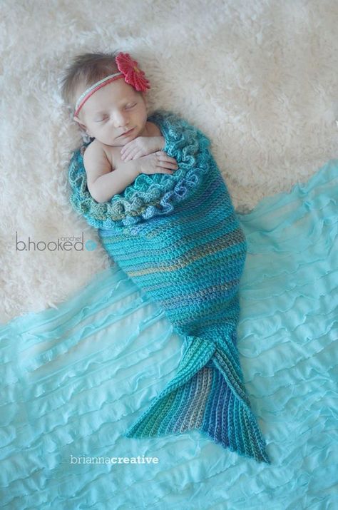 Mystic Mermaid Cocoon. Free crochet pattern from B.hooked Crochet. Baby Mermaid Crochet, Crochet Mermaid Blanket, Mermaid Tail Pattern, Baby Cocoon Pattern, Crochet Mermaid Tail, Crochet Cocoon, Crochet Photo Props, Crochet Baby Cocoon, Mermaid Tail Blanket