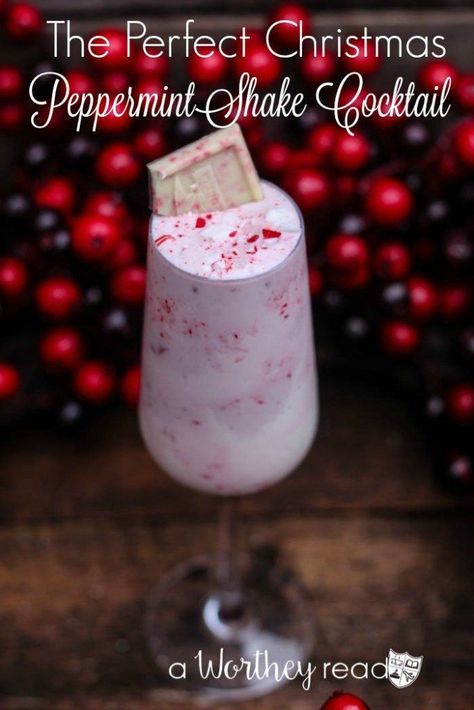 Here's the perfect Christmas Cocktail and great peppermint recipe- Strawberry Actually: Perfect Christmas Shake Cocktail Peppermint Shake, Christmas Cocktails Easy, Christmas Drinks Alcohol Recipes, Christmas Drinks Recipes, Cocktail Christmas, Christmas Drinks Alcohol, Peppermint Recipes, Christmas Peppermint, Banana Milkshake