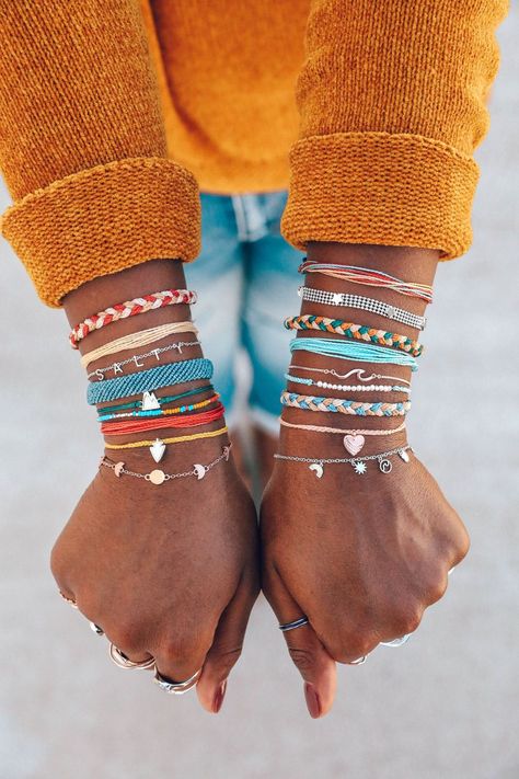 Pura Vida Bracelets Aesthetic, Summery Jewellery, Pura Vida Aesthetic, Skater Bracelets, Summer Bracelets Aesthetic, Pura Vida Bracelets Diy, Pura Vida Style Bracelets, Bracelets Fall, Surf Bracelets