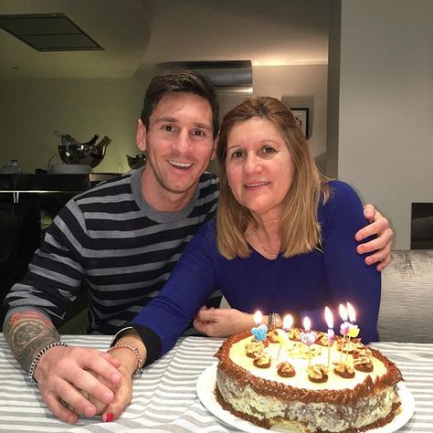 Feliz cumple mami !!! 🎈🎉🎈🎉 Te amo ❤️ Lionel Messi Wife, Messi Birthday, Messi Art, Happy Birthday Leo, Messi Quotes, Lionel Messi Family, Happy Birthday Mummy, Antonella Roccuzzo, Blonde Kids