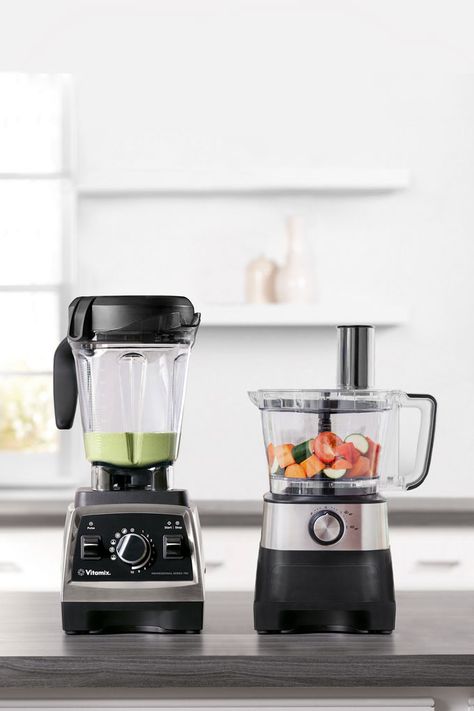 Blender vs Food Processor - Which Should You Get | Nutrition Refined Must Have Kitchen Appliances, Best Blender, Blender Food, Kitchen Devices, Best Food Processor, Best Blenders, Cooking Supplies, Similarities And Differences, Raw Vegetables