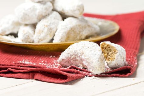 How to make Cocoons - complete recipe, ingredients, cook time and serving size. Cocoon Cookies Recipe, Finger Sweets, Chocolate Snowballs, Pecan Snowballs, Pecan Snowball Cookies, Snowball Cookie Recipe, Oatmeal Cranberry Cookies, Russian Tea Cake, Mexican Wedding Cookies