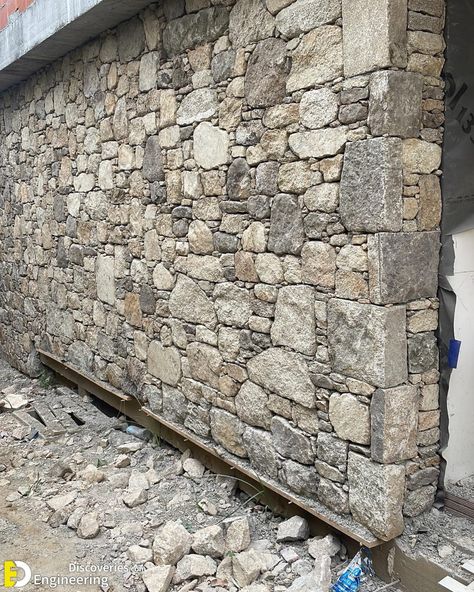 How To Install Natural Stone - DIY Stone Facing | Engineering Discoveries Diy Stone Wall, Building A Stone Wall, Bali Design, Stone Diy, Stone Wall Cladding, Cladding Design, Dry Stone Wall, Stone Walkway, Stone Masonry