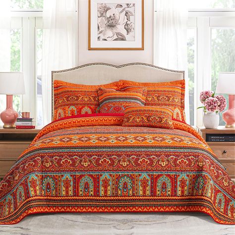 PRICES MAY VARY. [Wide Practicability]-1X Quilt California King Size (108* 118 Inch) + 2X Pillowcases (20* 36+ 2 Inch). Exquisite bedspreads coverlets set improves home decorations. Luxury quilt sets fit for bedroom, guest room and dormitory. Also good for use in travelling and camping. Great on sofa and couch. Perfect gift to families and friends as well. [Soft Material]-Soft touch front cotton cover fabric of california king quilt bedding set keeps the human body comfortable feeling. Substanti Desert Dwellings, Boho Western Living Room, Hacienda Style Bedroom, King Quilt Bedding, California King Quilts, Pink Bedspread, Bohemian Bedding Sets, Western Living Room, Boho Bedding Sets