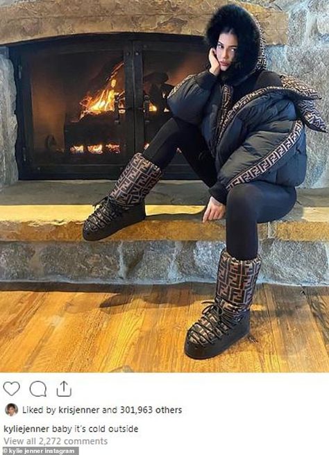 To keep her warm: Kylie Jenner has a Fendi down jacket, which sells online for $2,890 but ... Kylie Jenner Body, Fendi Jacket, Estilo Jenner, Looks Kylie Jenner, Robert Kardashian, Ski Outfit, Kylie Jenner Outfits, Snow Outfit, Kylie Kristen Jenner