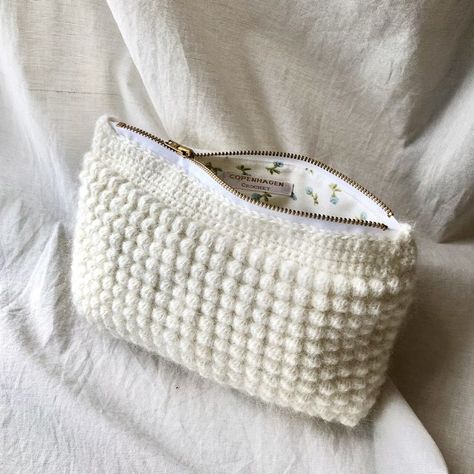 Bubble Crochet Stitch, Bubble Stitch, 3d Crochet, Crochet Clutch Bags, Clutch Pattern, Crochet Clutch, Tutorial Crochet, Crochet Purse, Crochet Bags Purses