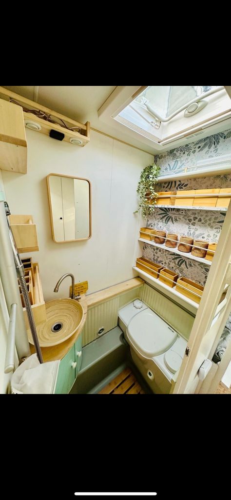 Caravan Bathroom, Diy Caravan, Caravan Living, Camper Bathroom, Small Caravans, Caravan Decor, Caravan Makeover, Rv Renovation, Caravan Renovation