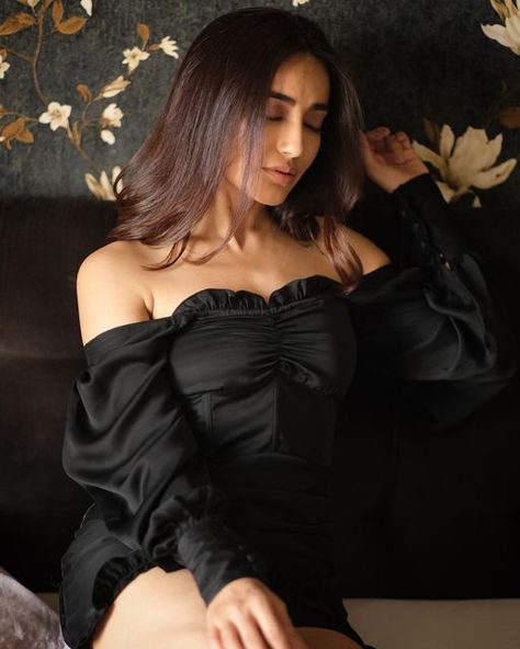 Surbhi Jyoti, Actress Hairstyles, Beautiful Curly Hair, Cute Friend Photos, Cool Fits, Cute Selfie Ideas, Beautiful Eyes, Black Outfit, So Beautiful