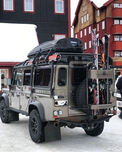 1,214 Likes, 7 Comments - Land Rover Nature (@landrover_nature) on Instagram: “follow us🇮🇹🇮🇹🇮🇹🇮🇹. 📸  @defender_nature  @landrover_nature . . . . . #defender_nature…” Land Rover Defender Wheels, Land Rover Defender Overland, Land Rover Defender Camper, Defender 110 Camper, Land Rover Defender Expedition, Truk Ford, Landrover Defender 110, Range Rover Defender, Defender Land Rover