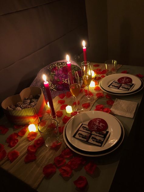 Romantic Table Setting For Two At Home Ideas Simple, First Night Room Decoration With Flowers, Anniversary Decorations Simple, Candle Light Dinner Table Decoration, Cena Romantica Aesthetic, Anniversary Set Up Ideas At Home, Romantic Dinner For Two Candlelight, At Home Romantic Dinner Setup, Valentine Room Decor